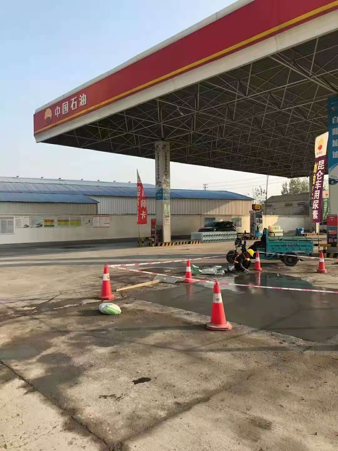 乌拉特中加油站道路修复加固